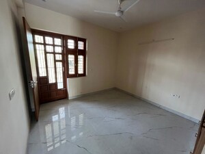 Room in 3 BHK Builder Floor at AVL 36 Gurgaon, Sector 36 – for Rent