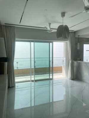 Room in 3 BHK Apartment at Lokhandwala Minerva Mahalaxmi, Mahalaxmi – for Rent