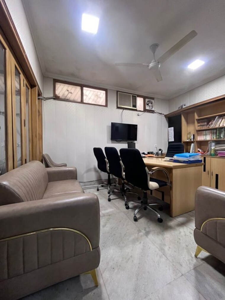 Team Area, lajpat nagar i Commercial Office Space 1800 Sq.Ft. In Lajpat Nagar I Delhi 10239493