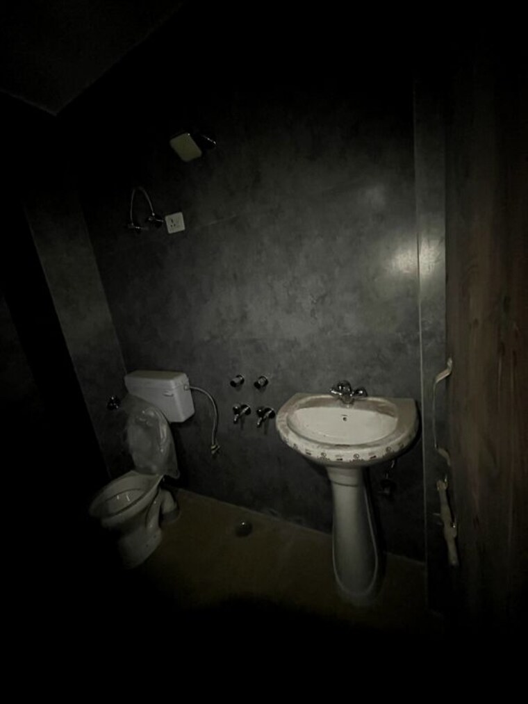 Bathroom, sector 31 1 Bedroom 450 Sq.Ft. Builder Floor In Sector 31 Faridabad 10239497