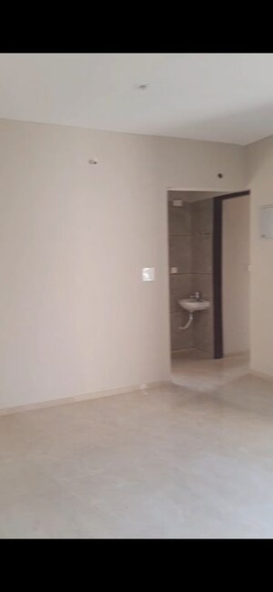 Room in 3 BHK Apartment at Metro Millennium, Malad West – for Rent