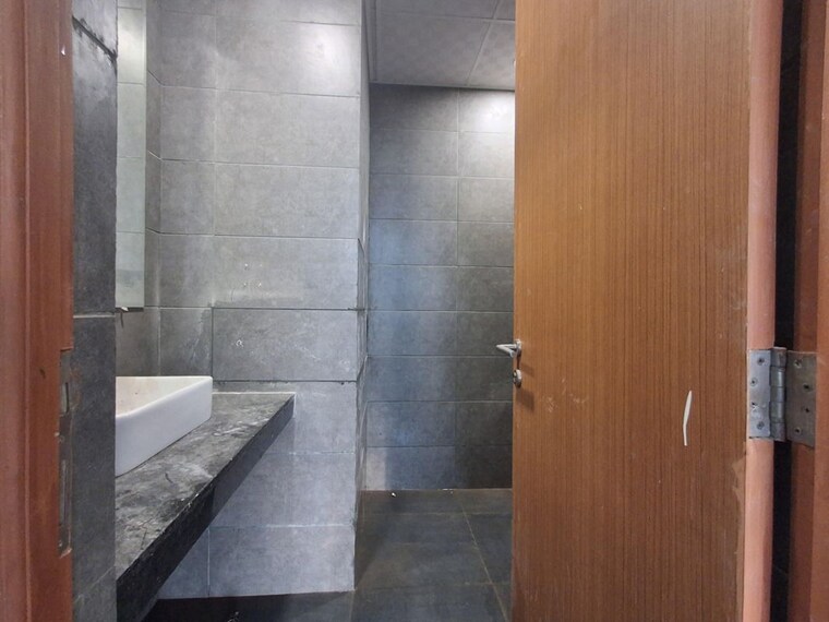 Bathroom, sector 27c Commercial Office Space 805 Sq.Ft. In Sector 27c Faridabad 10239548