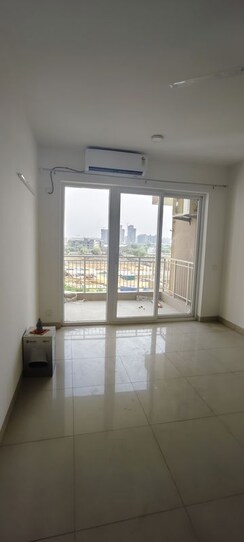 3 BHK + Servant Room Apartment For Rent in Emaar Palm Gardens