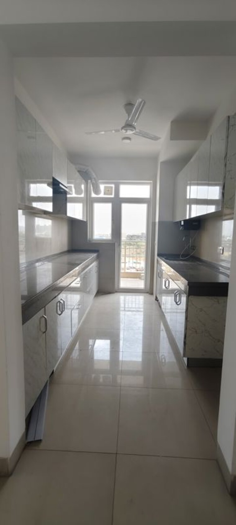 Kitchen, emaar-palm-gardens 3 Bedroom 1900 Sq.Ft. Apartment In Sector 83 Gurgaon 10239558