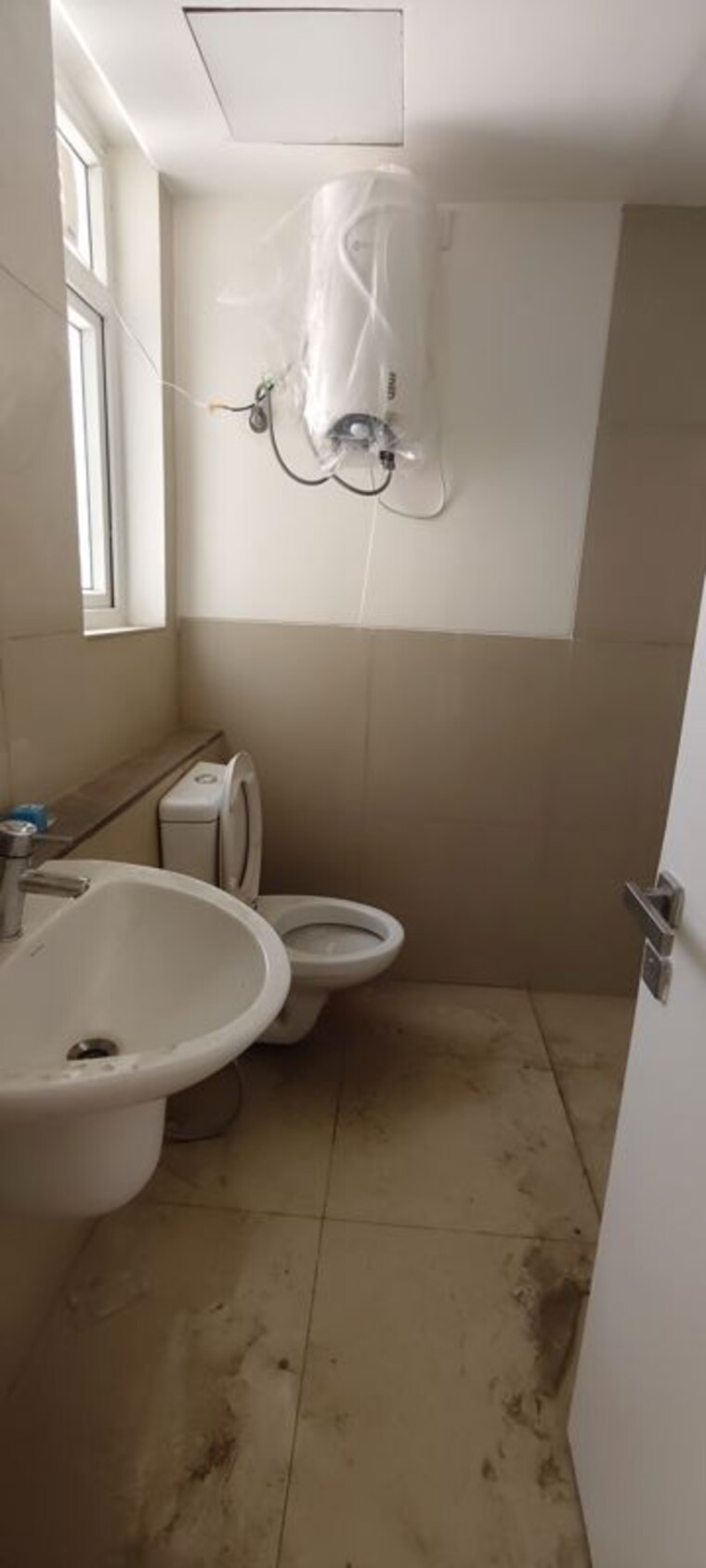 Bathroom, emaar-palm-gardens 3 Bedroom 1900 Sq.Ft. Apartment In Sector 83 Gurgaon 10239558