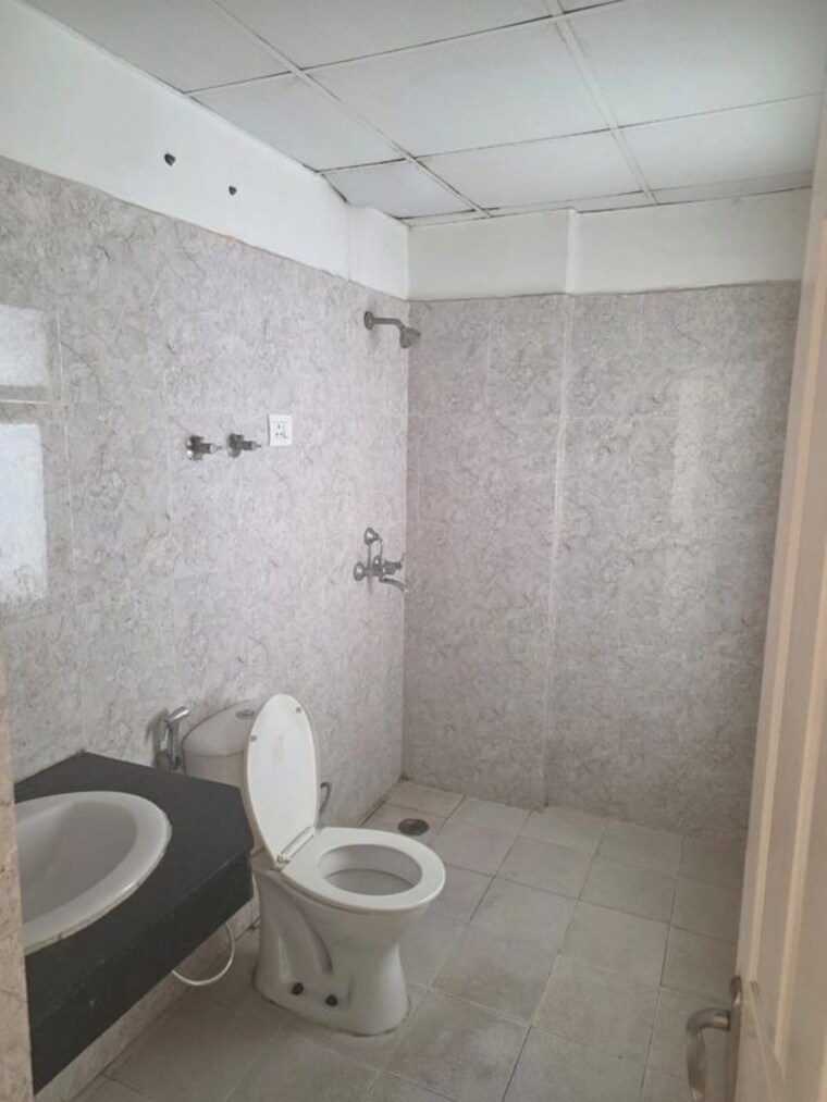 Bathroom, mapsko-royale-ville 3 Bedroom 1790 Sq.Ft. Apartment In Sector 82 Gurgaon 10239590