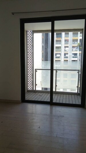 Room in 2 BHK Apartment at New Cuffe Parade, Wadala – for Rent