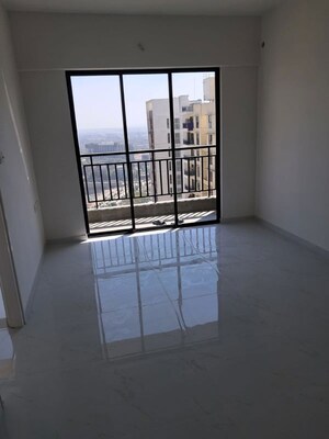 Room in 1 BHK Apartment at Runwal Gardens, Dombivli East – for Rent