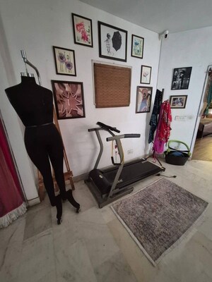 Team Area in 3 BHK Builder Floor at Atlantis CGHS, Sector 47 – for Rent