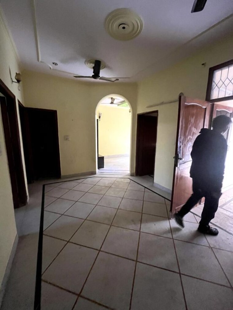 Bathroom, sector 30 3 Bedroom 200 Sq.Yd. Independent House In Sector 30 Faridabad 10239626