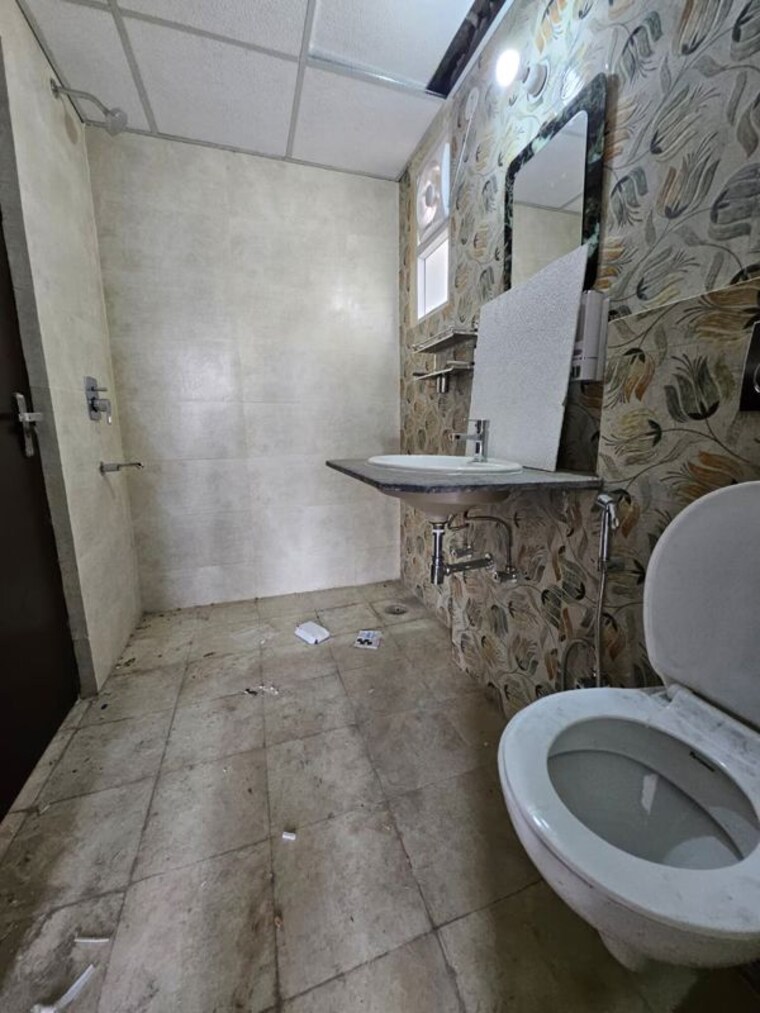 Bathroom, supertech-renesa 2.5 Bedroom 1260 Sq.Ft. Apartment In Sector 118 Noida 10239644