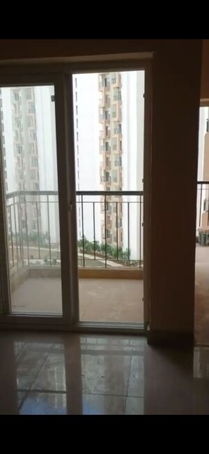 Room in 1 BHK Apartment at Amrapali Dream Valley, Tech Zone 4 Greater Noida – for Sale