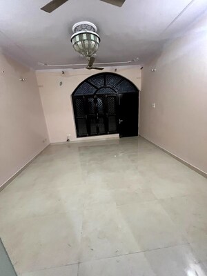 Room in 3 BHK Independent House at Sector 31 – for Rent