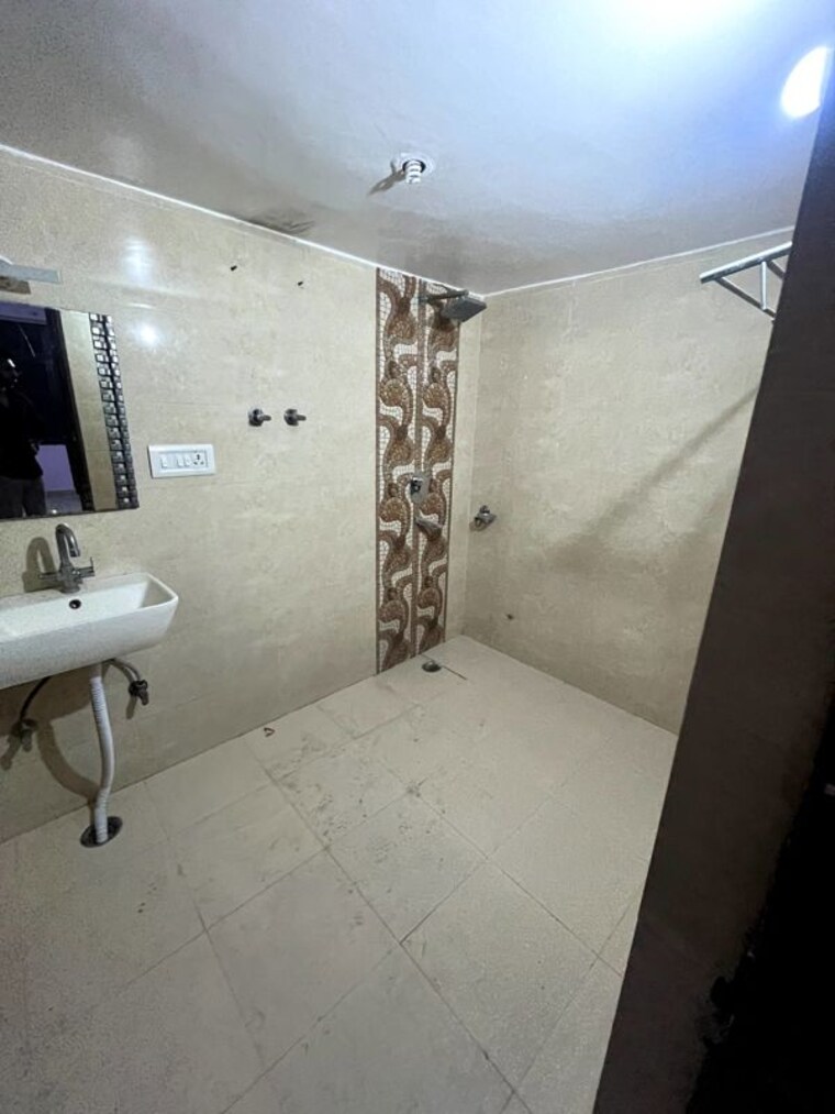 Bathroom, sector 31 3 Bedroom 250 Sq.Yd. Independent House In Sector 31 Faridabad 10239664