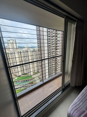 Room in 3 BHK Apartment at Runwal Eirene, Balkum Pada – for Sale