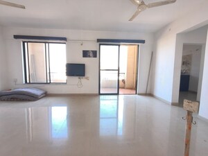 Room in 3 BHK Apartment at Kolte Patil Margosa Heights, Mohammadwadi – for Rent