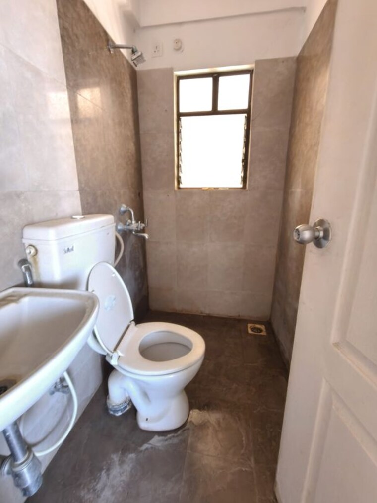 Bathroom, kolte-patil-margosa-heights 3 Bedroom 1400 Sq.Ft. Apartment In Mohammadwadi Pune 10239709