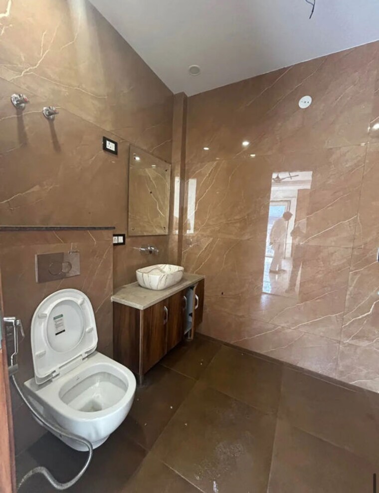 Bathroom, vivekanand nagar 4 Bedroom 2000 Sq.Ft. Apartment In Vivekanand Nagar Mumbai 10239768
