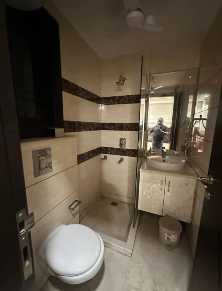 Bathroom, vivekanand nagar 4 Bedroom 2000 Sq.Ft. Apartment In Vivekanand Nagar Mumbai 10239768