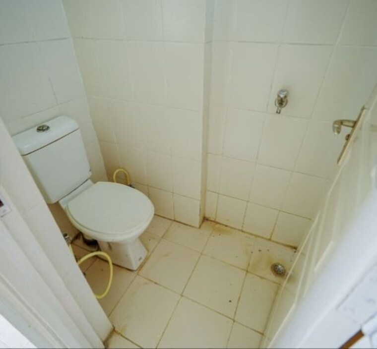 Bathroom, experion-the-heart-song 3.5 Bedroom 2003 Sq.Ft. Apartment In Sector 108 Gurgaon 10239788