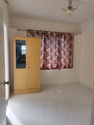 Room in 2 BHK Apartment at Wadgaon Sheri – for Rent