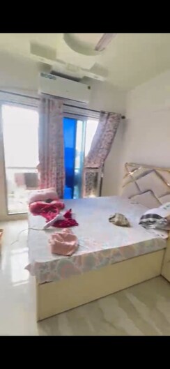 2 BHK + Servant Room Apartment For Rent in Platinum Tower 7