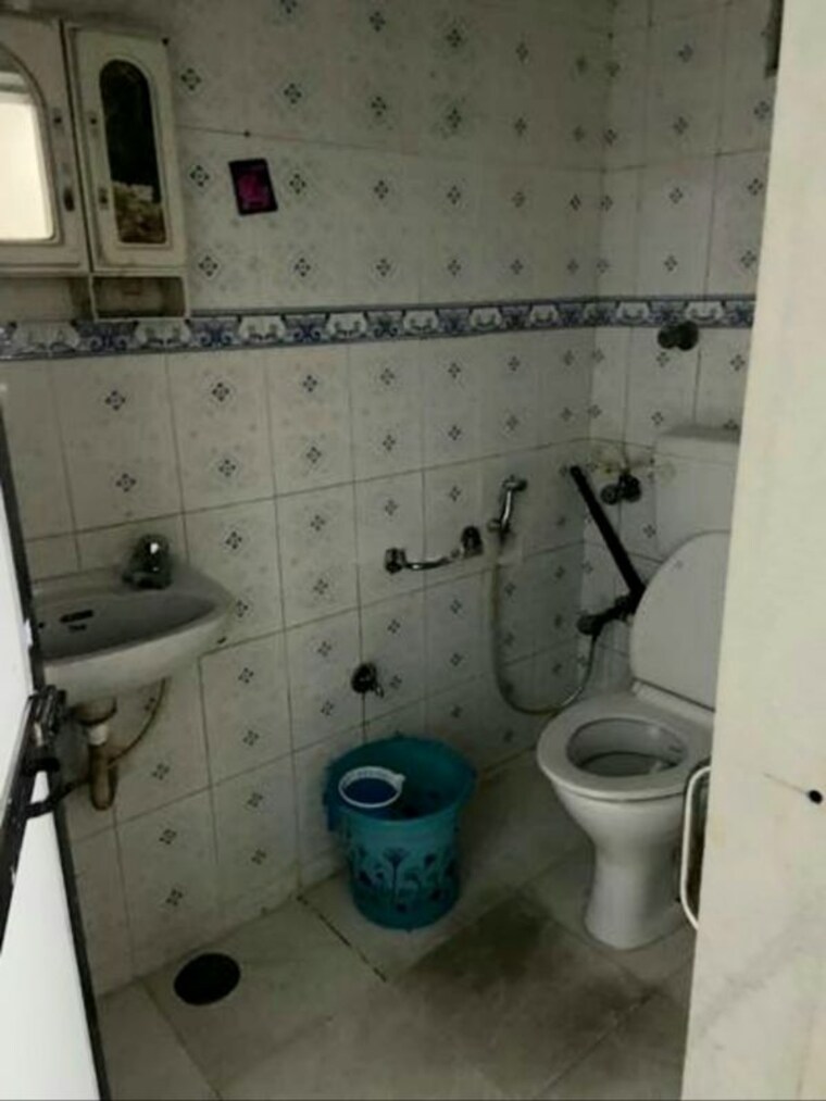 Attached Bathroom, sai-dham-chs-mulund-west 2 Bedroom 810 Sq.Ft. Apartment In Mulund West Mumbai 10239798