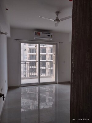 Room in 3 BHK Apartment at Vatika Lifestyle Homes, Sector 83 – for Rent