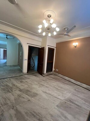 Room in 3 BHK Builder Floor at Malviya Nagar – for Rent