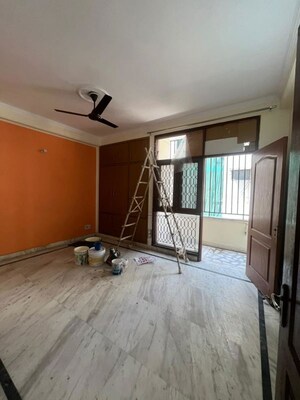 Room in 3 BHK Builder Floor at Malviya Nagar – for Rent