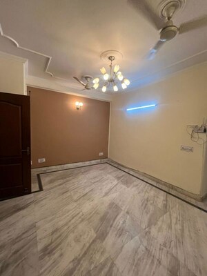 Room in 3 BHK Builder Floor at Malviya Nagar – for Rent