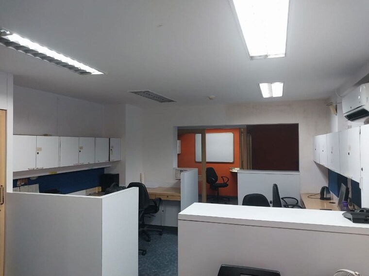 Team Area, dadar west Commercial Office Space 2000 Sq.Ft. In Dadar West Mumbai 10133983
