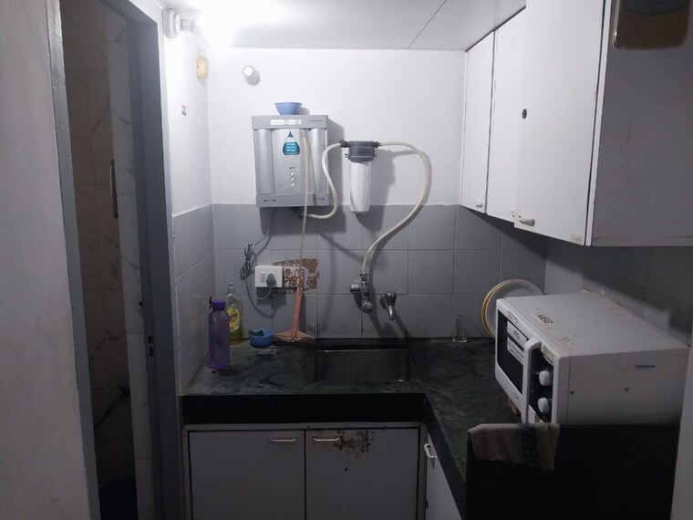 Terrace, dadar west Commercial Office Space 2000 Sq.Ft. In Dadar West Mumbai 10133983