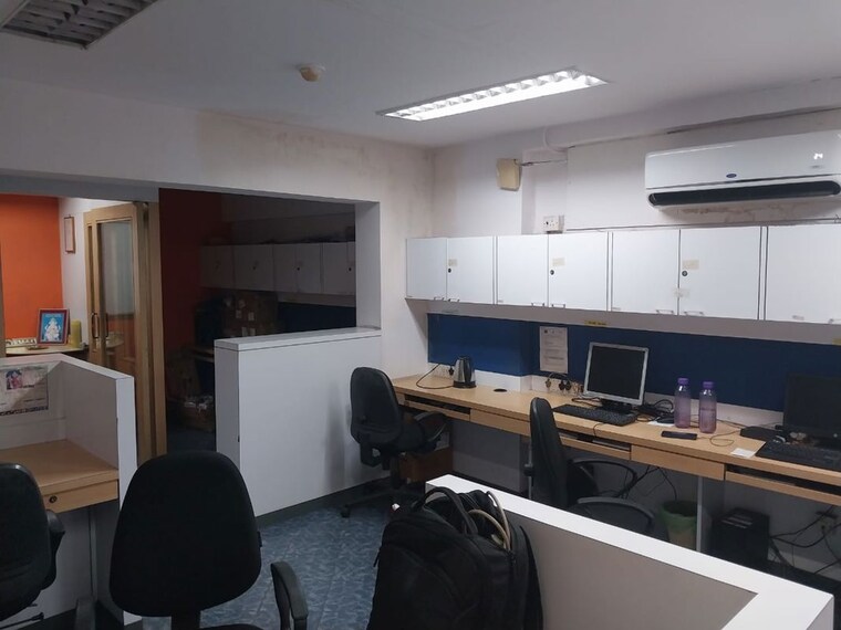 Team Area, dadar west Commercial Office Space 2000 Sq.Ft. In Dadar West Mumbai 10133983