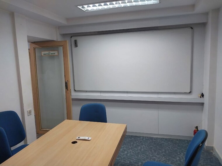 Team Area, dadar west Commercial Office Space 2000 Sq.Ft. In Dadar West Mumbai 10133983