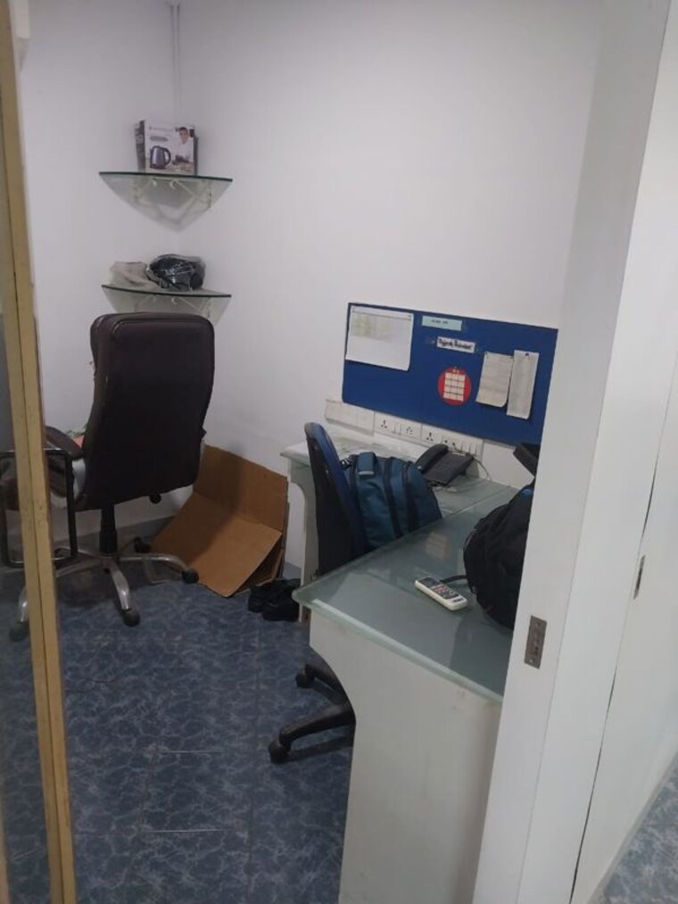 Team Area, dadar west Commercial Office Space 2000 Sq.Ft. In Dadar West Mumbai 10133983