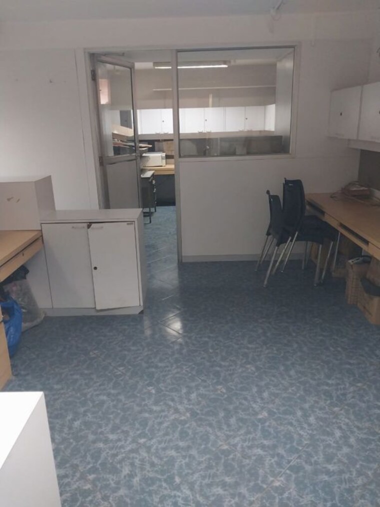 Team Area, dadar west Commercial Office Space 2000 Sq.Ft. In Dadar West Mumbai 10133983