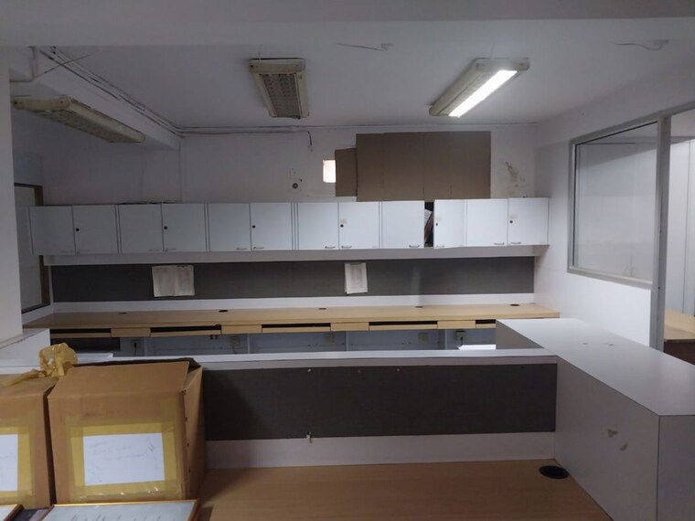Team Area, dadar west Commercial Office Space 2000 Sq.Ft. In Dadar West Mumbai 10133983