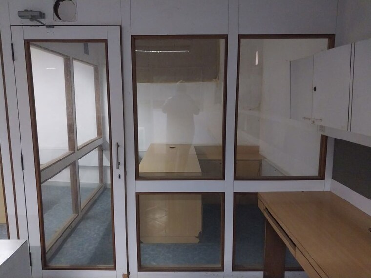 Team Area, dadar west Commercial Office Space 2000 Sq.Ft. In Dadar West Mumbai 10133983