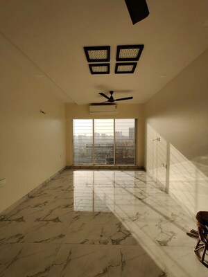 Room in 3 BHK Apartment at Raheja Ridgewood, Goregaon East – for Rent