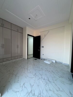 Room in 1 BHK Builder Floor at Chattarpur – for Rent