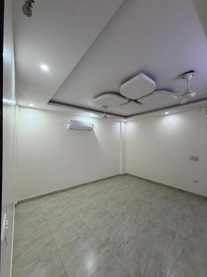 Room in 3 BHK Builder Floor at Rajouri Garden – for Rent