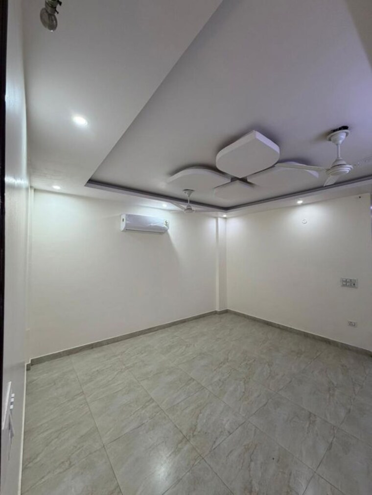 Room, rajouri garden 3 Bedroom 160 Sq.Yd. Builder Floor In Rajouri Garden Delhi 10239846
