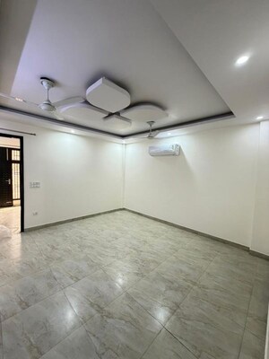 Room in 3 BHK Builder Floor at Rajouri Garden – for Rent