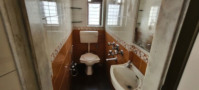 Bathroom, mp-pandurangwadi-laxmi-niwas-chs 2 Bedroom 950 Sq.Ft. Apartment In Goregaon East Mumbai 10239872