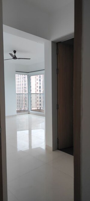 Room in 3 BHK Apartment at Soham Crystal Spires, Thane West – for Rent