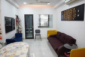 Bedroom in 2.5 BHK Apartment at Bansi Villa, Vile Parle West – for Rent