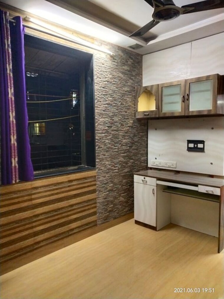 Room, shree-siddhi-building 1 RK 180 Sq.Ft. Apartment In Parel Mumbai 10240000