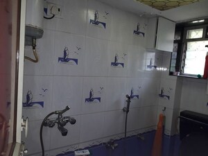 Bathroom in 1 RK Apartment at Shree Siddhi Building, Parel – for Rent