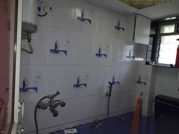 Bathroom, shree-siddhi-building 1 RK 180 Sq.Ft. Apartment In Parel Mumbai 10240000